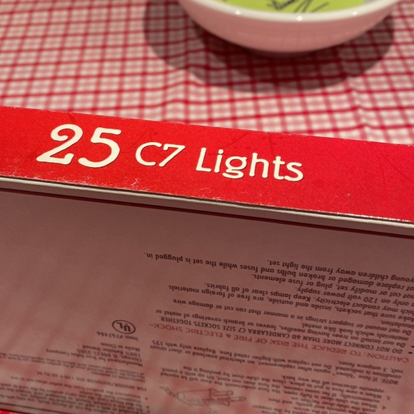 String of 25 red lights on green wire New in box. Never used. - Picture 5 of 9